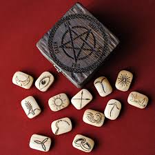 runas de las bruja wicca gitanas
